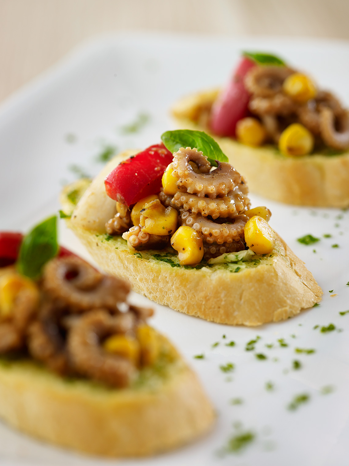 F065_food_shot_pizzahut_octopus_bruschetta.jpg