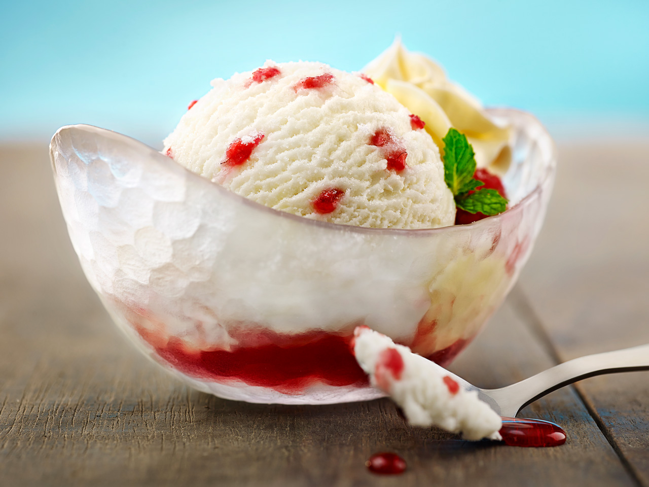 F082_raspberry_ice_cream